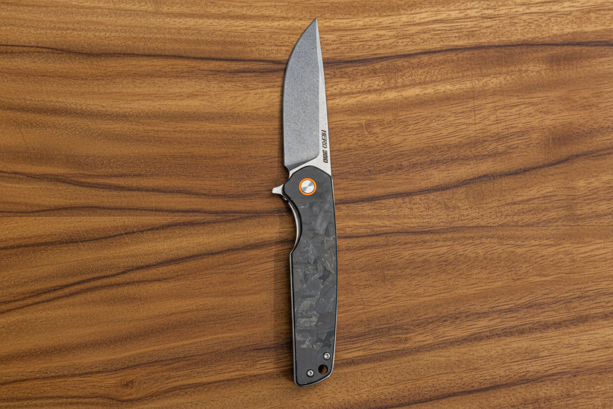 Folding knife with a carbon fiber hande and liner lock